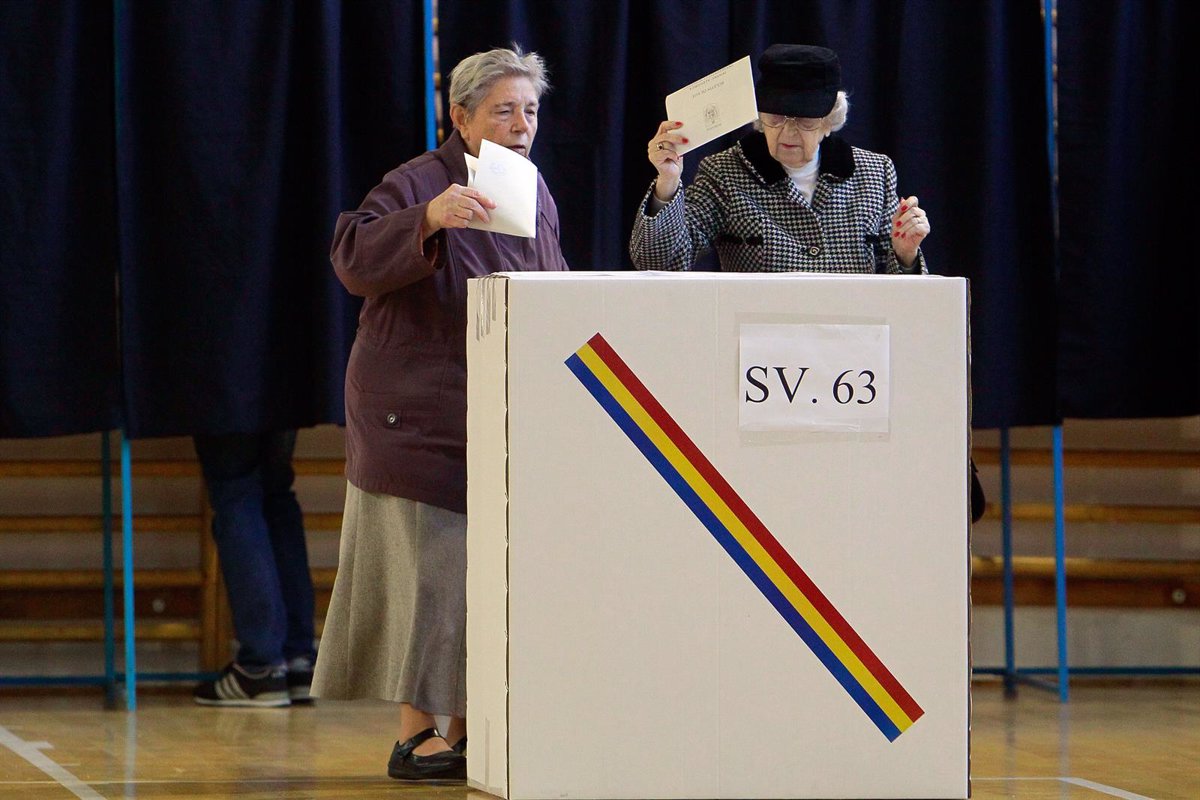 Rumanía Abre las Urnas para Elecciones Presidenciales: Polémica Anulación de la Votación de Noviembre