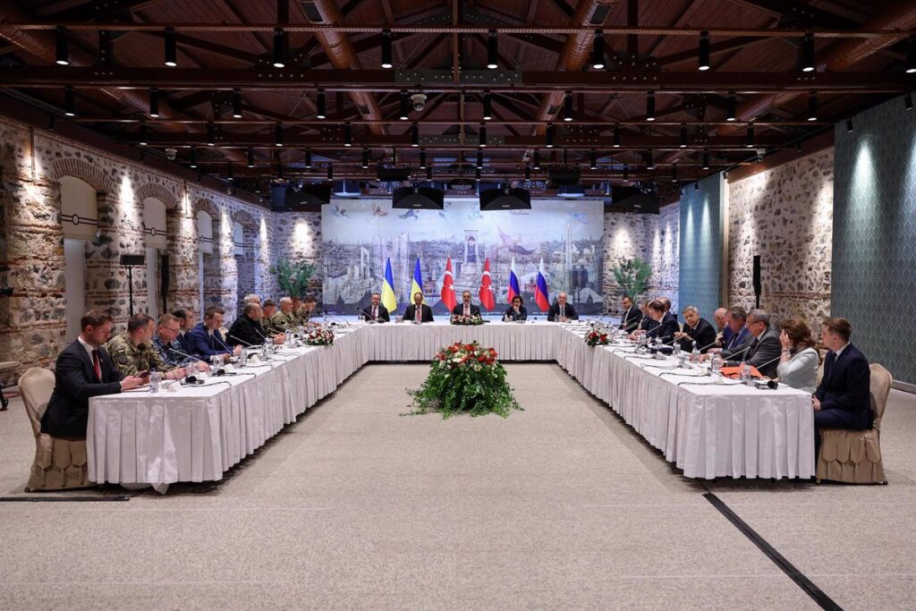 Rusia y Ucrania acuerdan canjear 2,000 prisioneros tras exitoso encuentro en Estambul