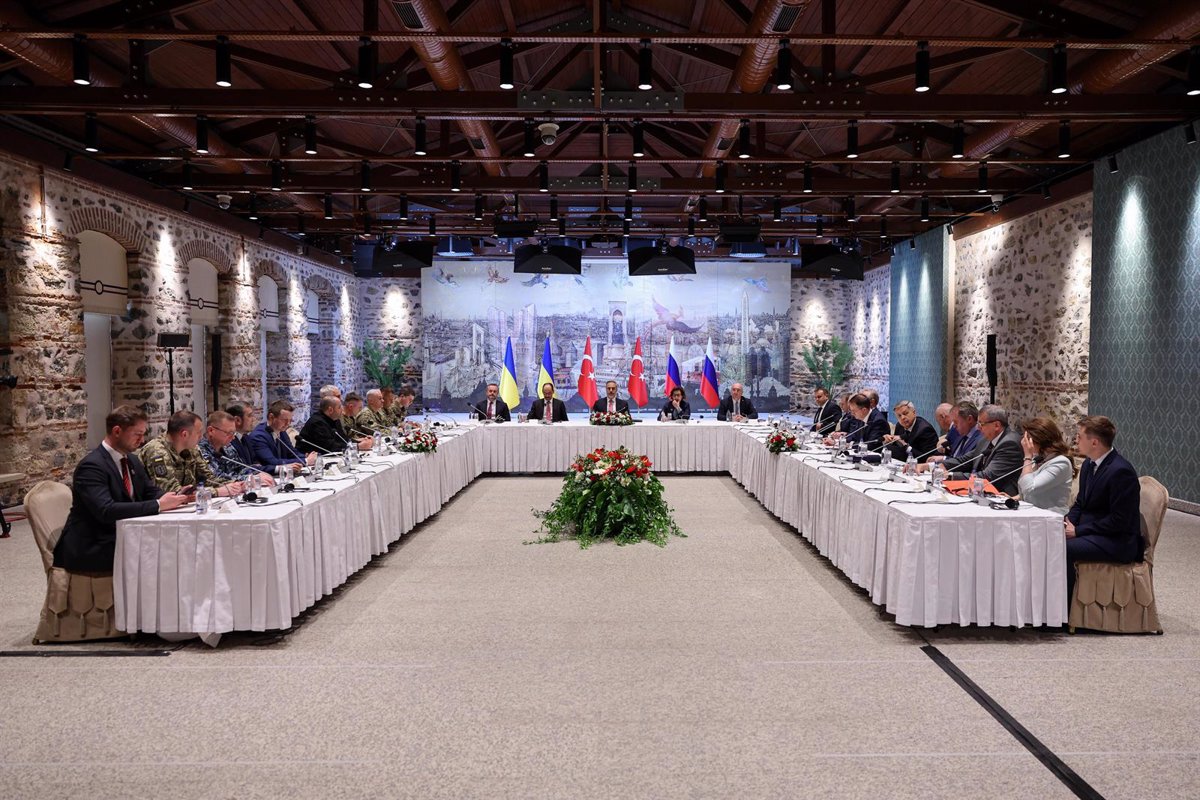 Rusia y Ucrania acuerdan canjear 2,000 prisioneros tras exitoso encuentro en Estambul
