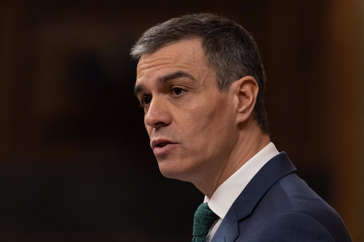 Sánchez Exime a las Energías Renovables del Apagón y Califica de Irresponsable la Campaña Pro Nuclear