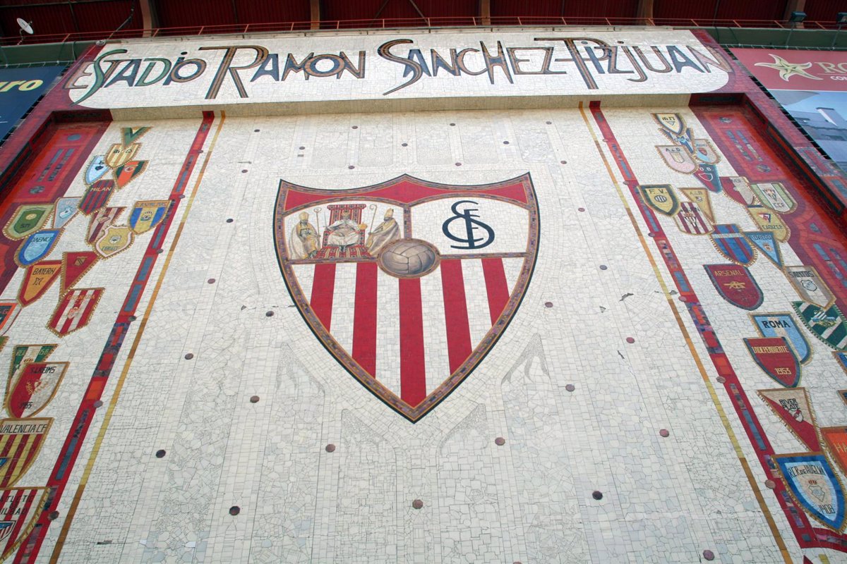 Sevilla condena el "acto vandálico" de sus ultras en la Ciudad Deportiva y presentará una denuncia.