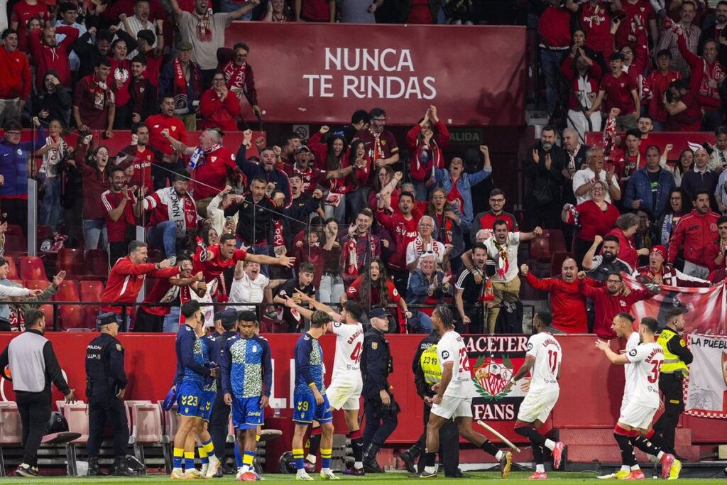 Sevilla y Girona dan un paso hacia la permanencia a expensas de Las Palmas y Valladolid