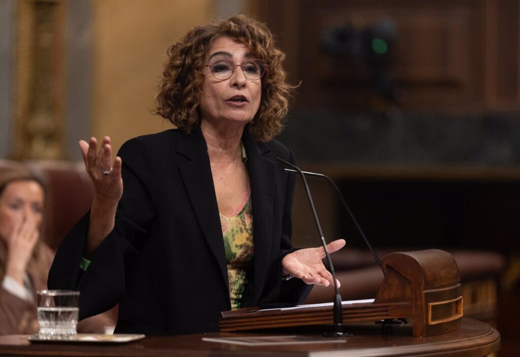 Transparencia Insta a Hacienda a Revelar Multas Impuestas a PP, PSOE, Vox y Podemos a Pesar del Rechazo de los Partidos
