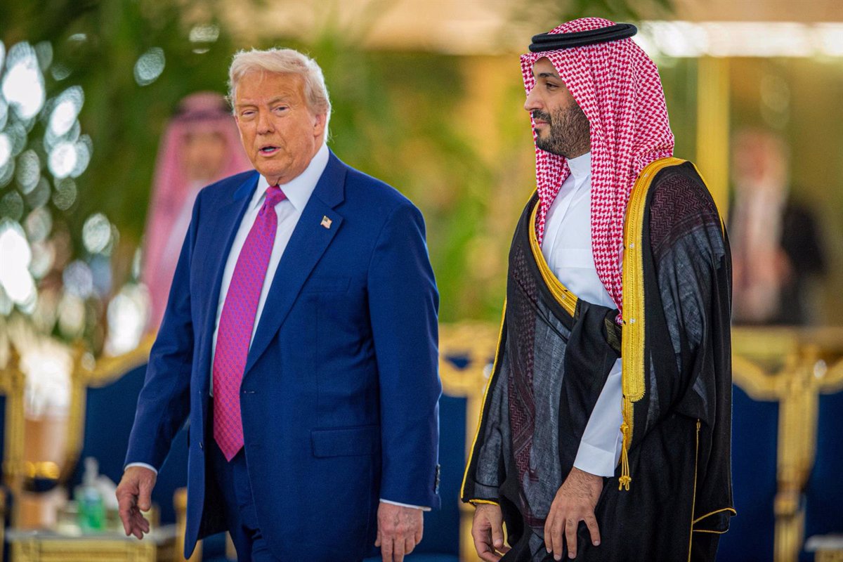 Trump Anuncia el Levantamiento de Sanciones a Siria para Apoyar al Nuevo Gobierno