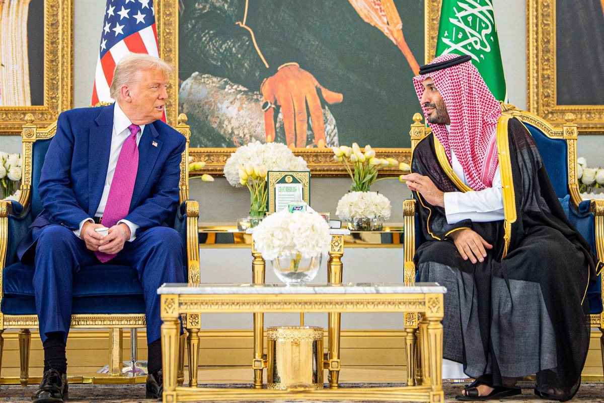 Trump Firma Acuerdos de Defensa en Arabia Saudí por 127.000 Millones de Euros