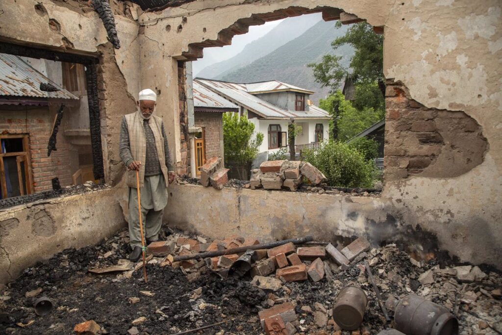 Un funcionario indio fallece y dos heridos en recientes ataques de Pakistán en Jammu y Cachemira
