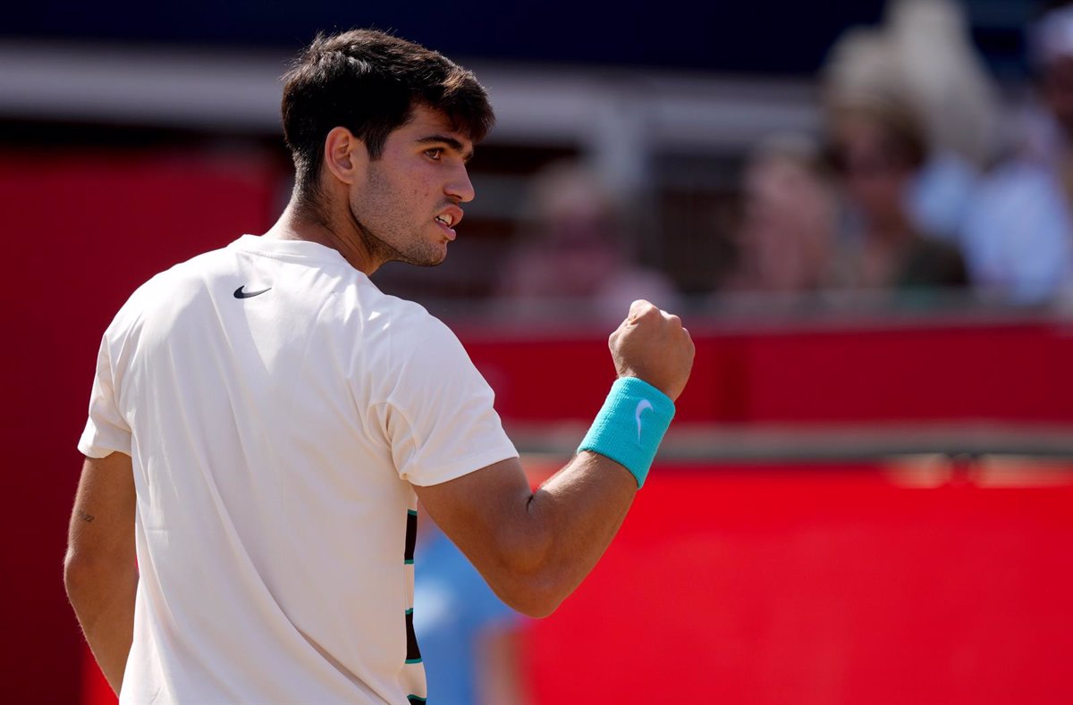 Alcaraz inicia su camino con triunfo en Queen's