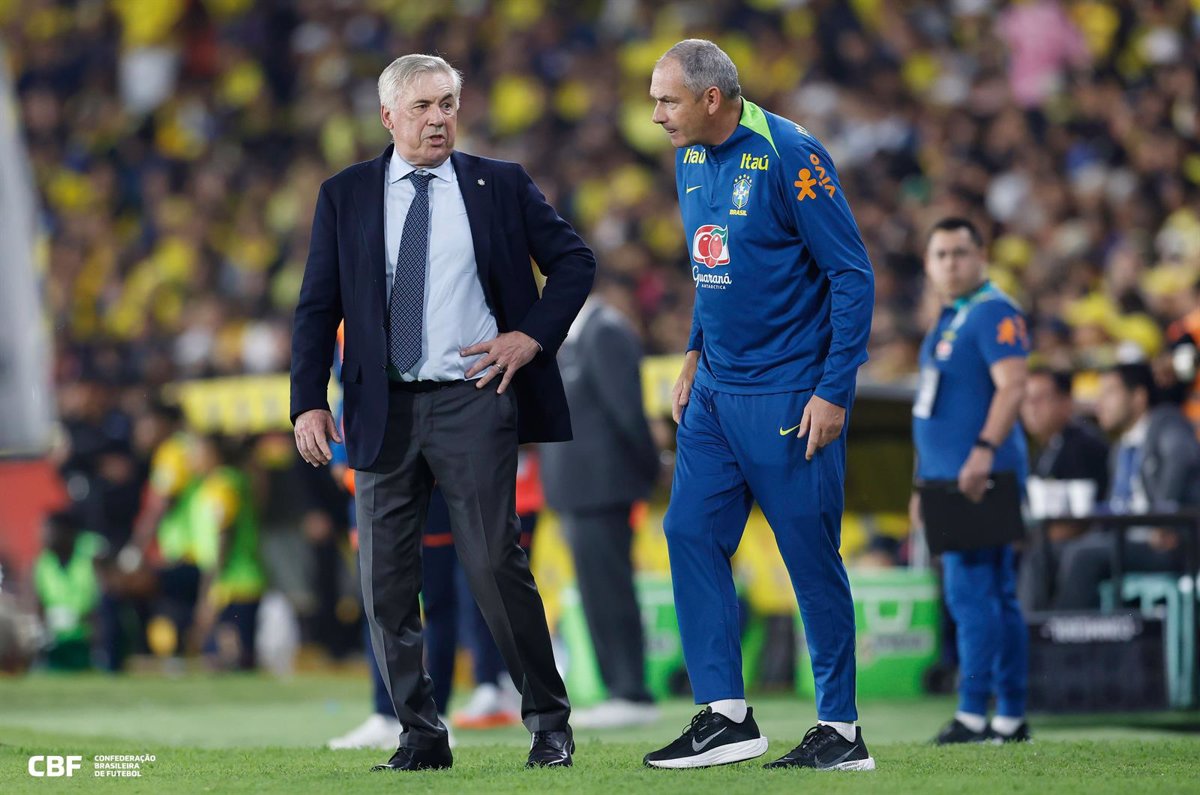 Ancelotti decepciona en su debut con Brasil, mientras Argentina se afianza en el primer lugar.