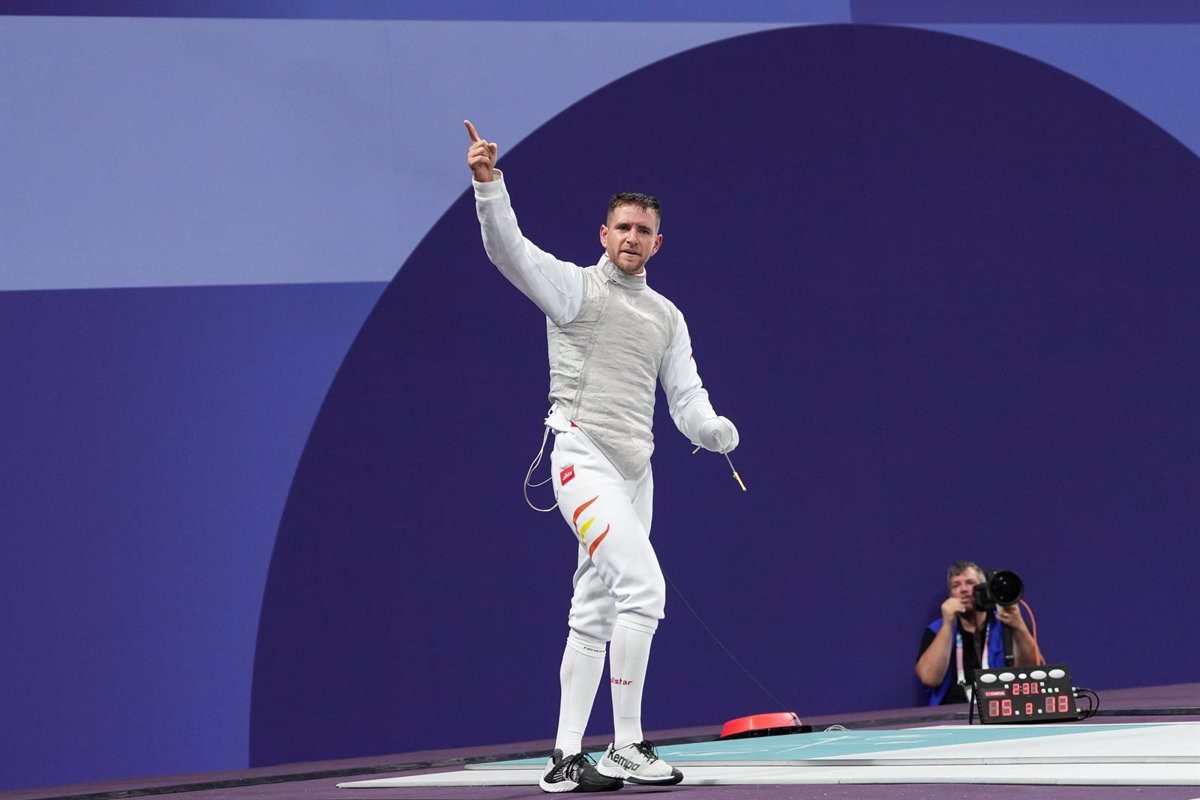 Carlos Llavador se lleva la medalla de bronce en florete en el Campeonato Europeo de Esgrima.