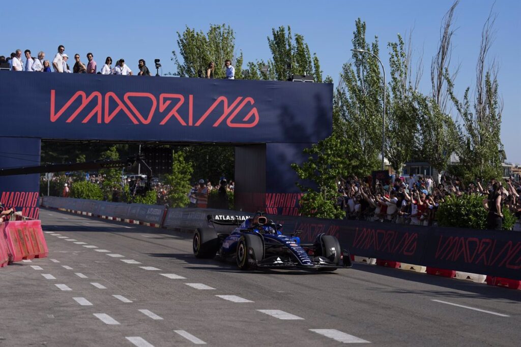 Carlos Sainz brilla en el futuro de Madring "como adelanto de lo que está por venir"