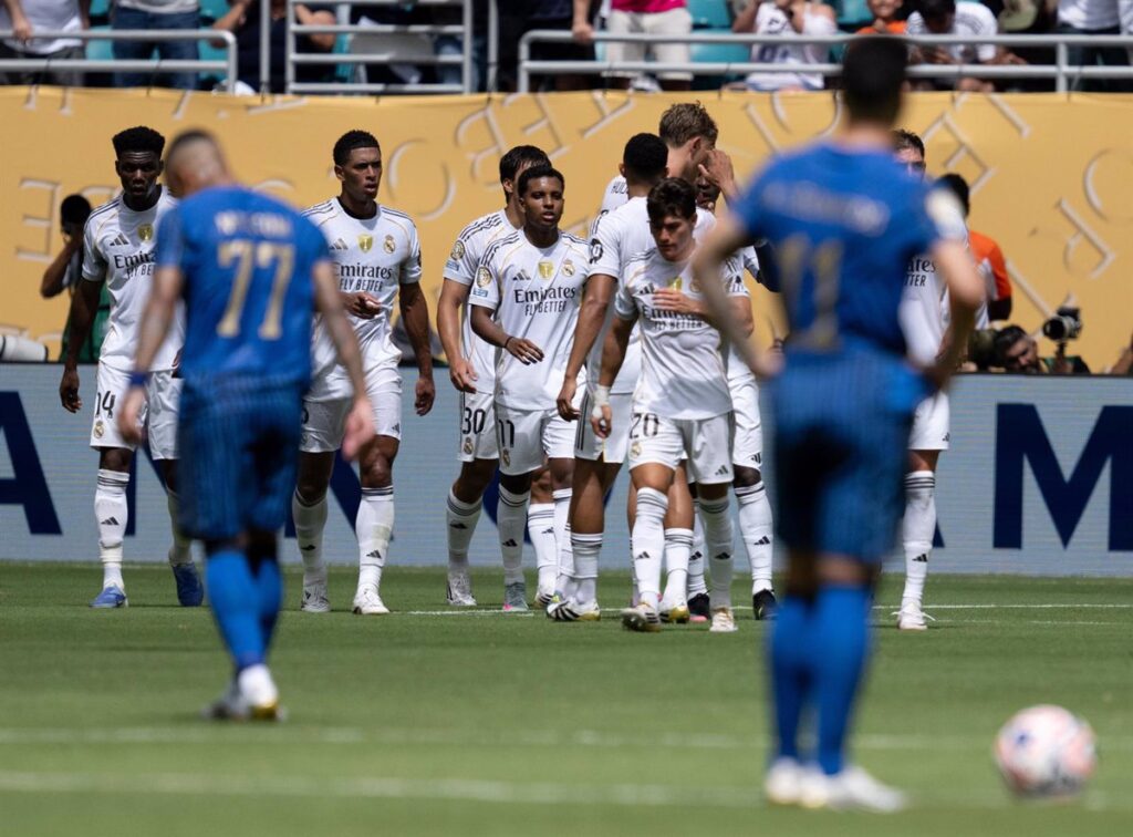 El Real Madrid de Xabi comienza a la estela del Al Hilal