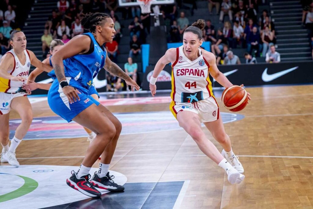 La jugadora española Iyana Martín sigue hospitalizada debido a una colitis infecciosa.