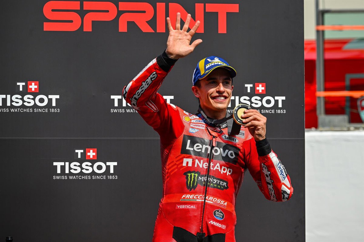 Marc Márquez se impone ante Alex y confirma su liderazgo en los sábados de Assen