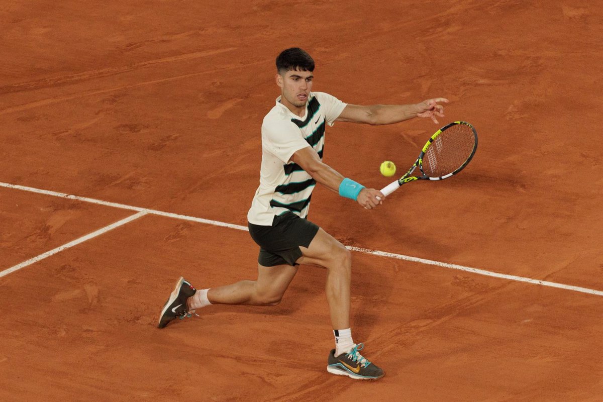 Un Alcaraz deslumbrante derrota a Paul y avanza a las semifinales de Roland Garros.