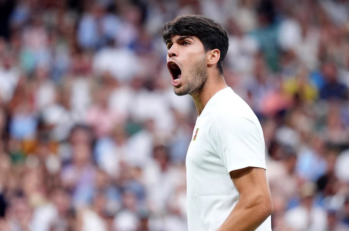 Alcaraz avanza a cuartos de Wimbledon tras brillar frente a Rublev