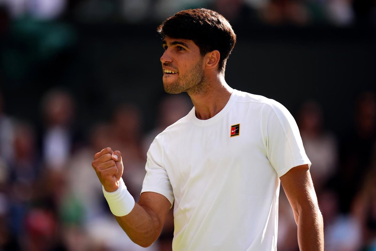 Carlos Alcaraz se aferra a su espíritu de campeón en Wimbledon