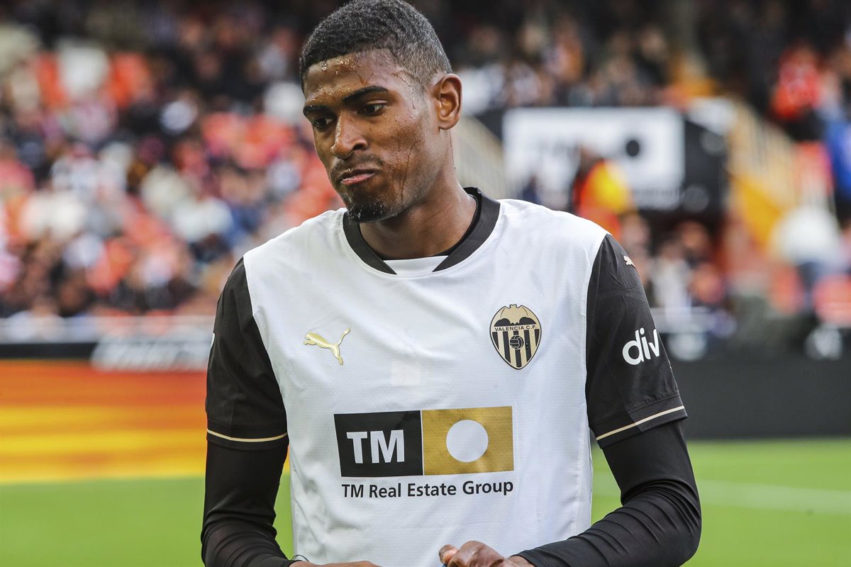 Cristhian Mosquera se une al Arsenal con un "contrato a largo plazo"