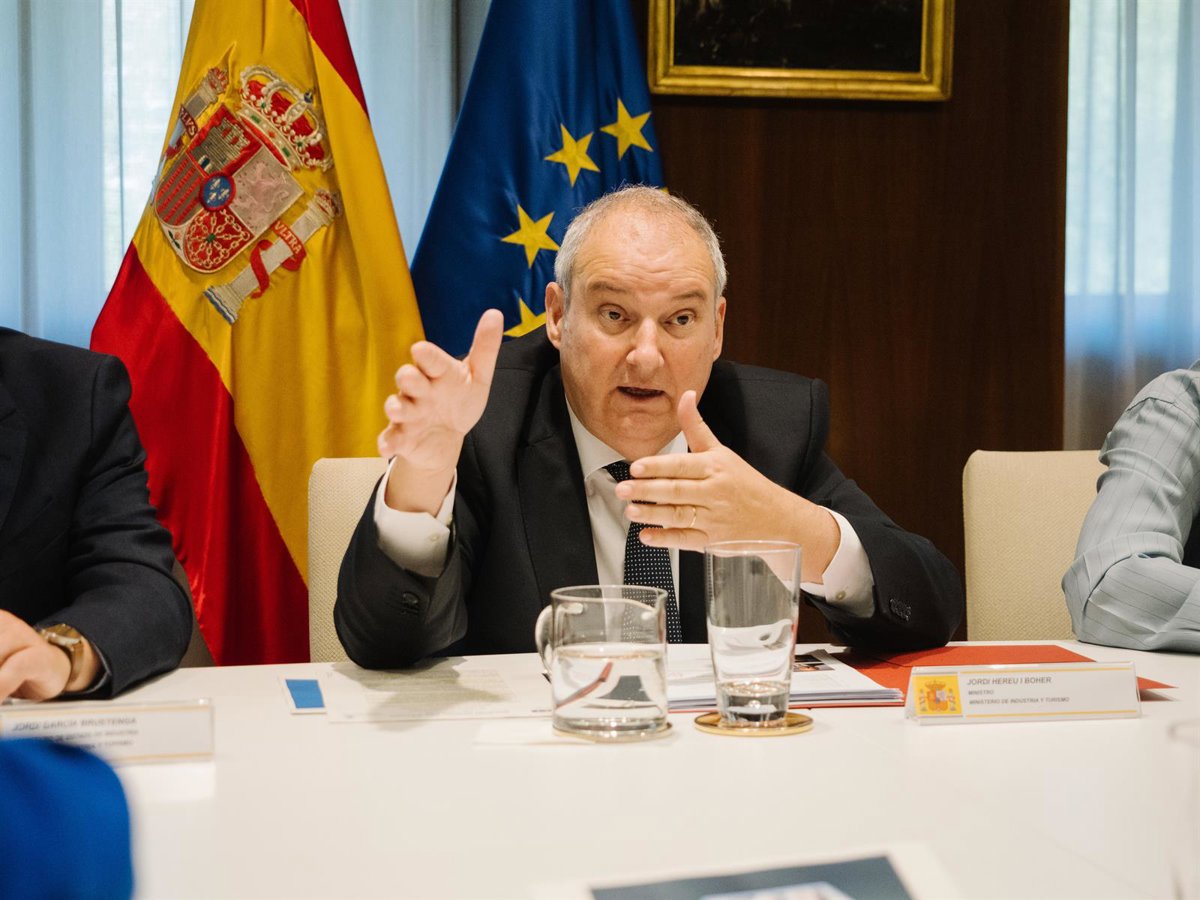 Industria lanza el Plan Profarma para posicionar a España como líder en producción y desarrollo de medicamentos en Europa.