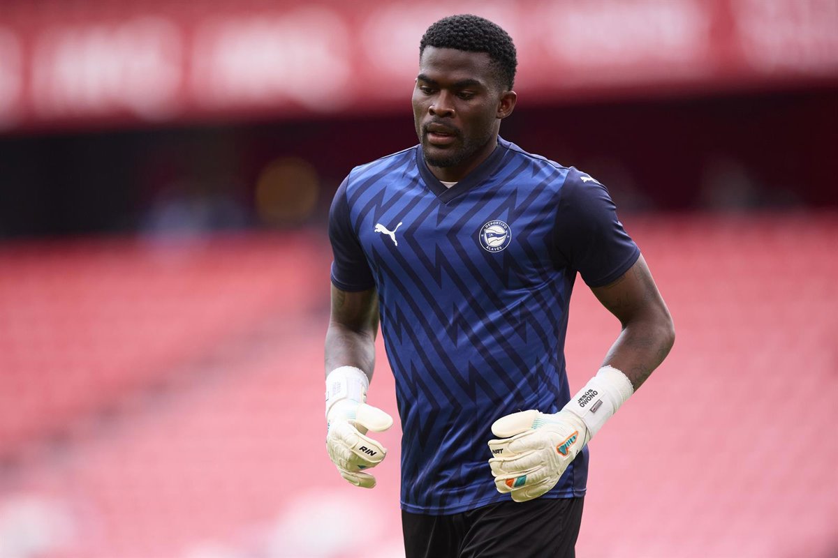 Jesús Owono extiende su contrato con el Alavés hasta 2029