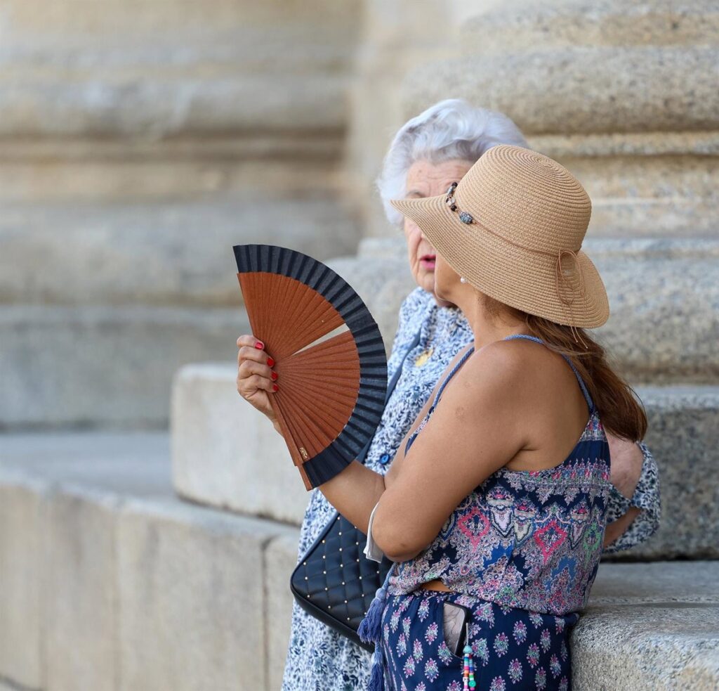 Más de 2,000 personas han muerto este año debido a temperaturas extremas, 380 de ellas en junio.