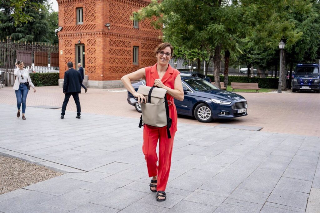 Mónica García espera que el Estatuto Marco se presente en el Consejo de Ministros este otoño para evitar que "caiga en el olvido"