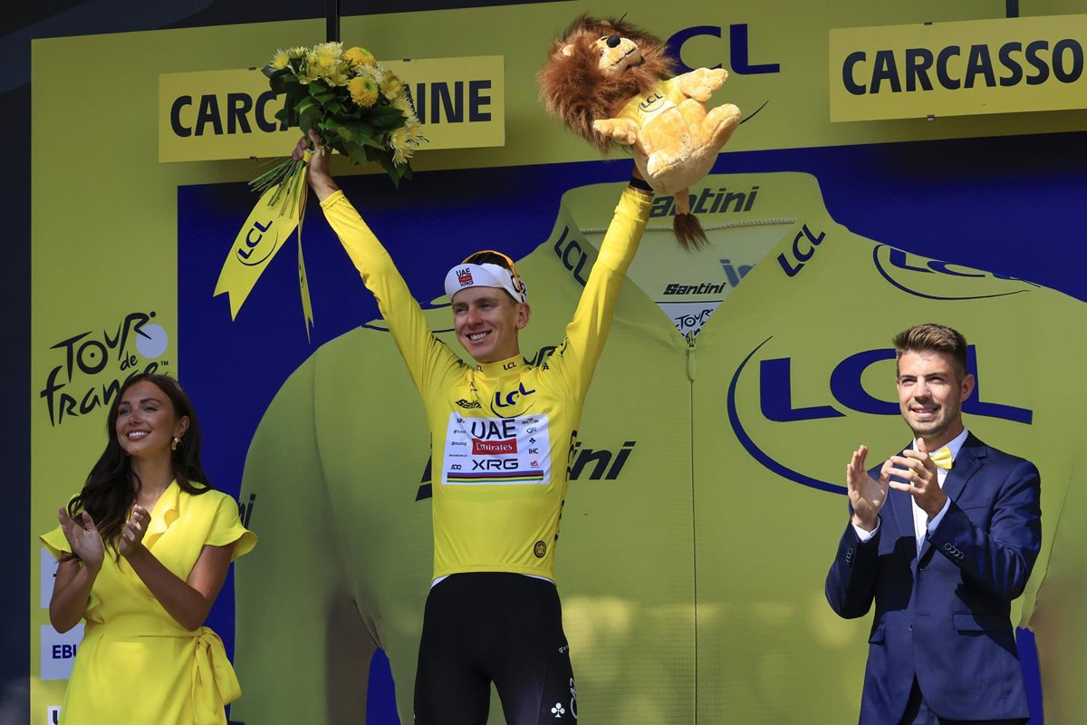 Pogacar celebra su póker mientras Van Aert le quita el último espectáculo en París
