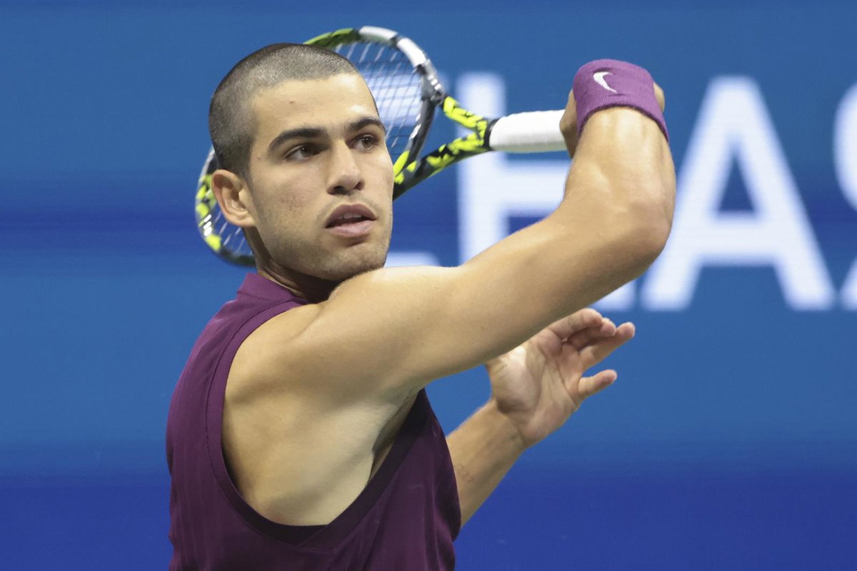 Alcaraz arrolla a Darderi y avanza a los octavos de final en el US Open