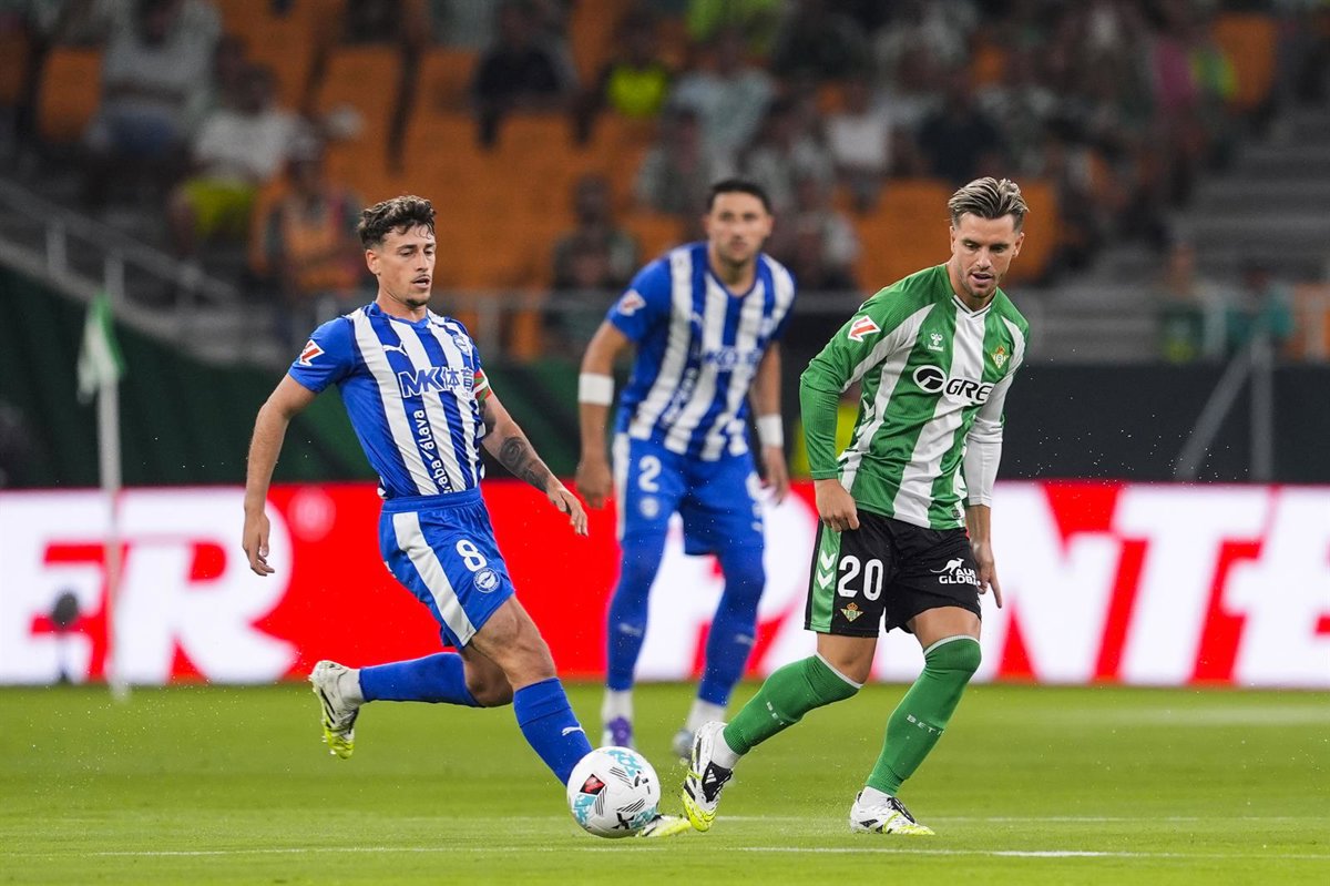 El Betis triunfa ante el Alavés en un vibrante ambiente en La Cartuja