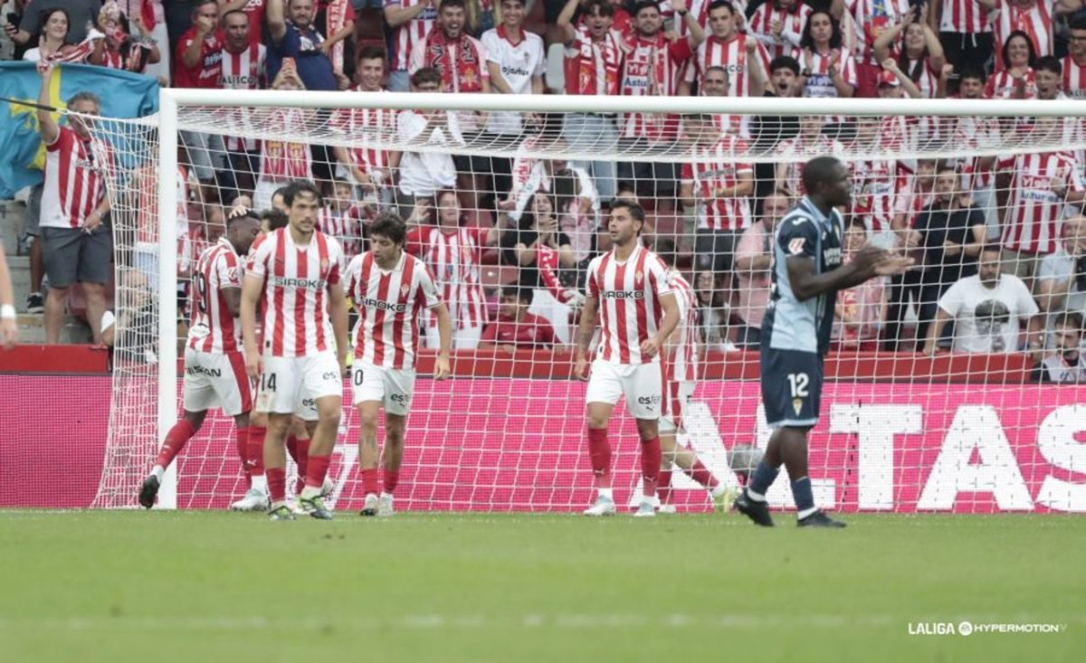 El Sporting supera al Córdoba mientras Almería y Albacete se enfrentan en un festival de goles