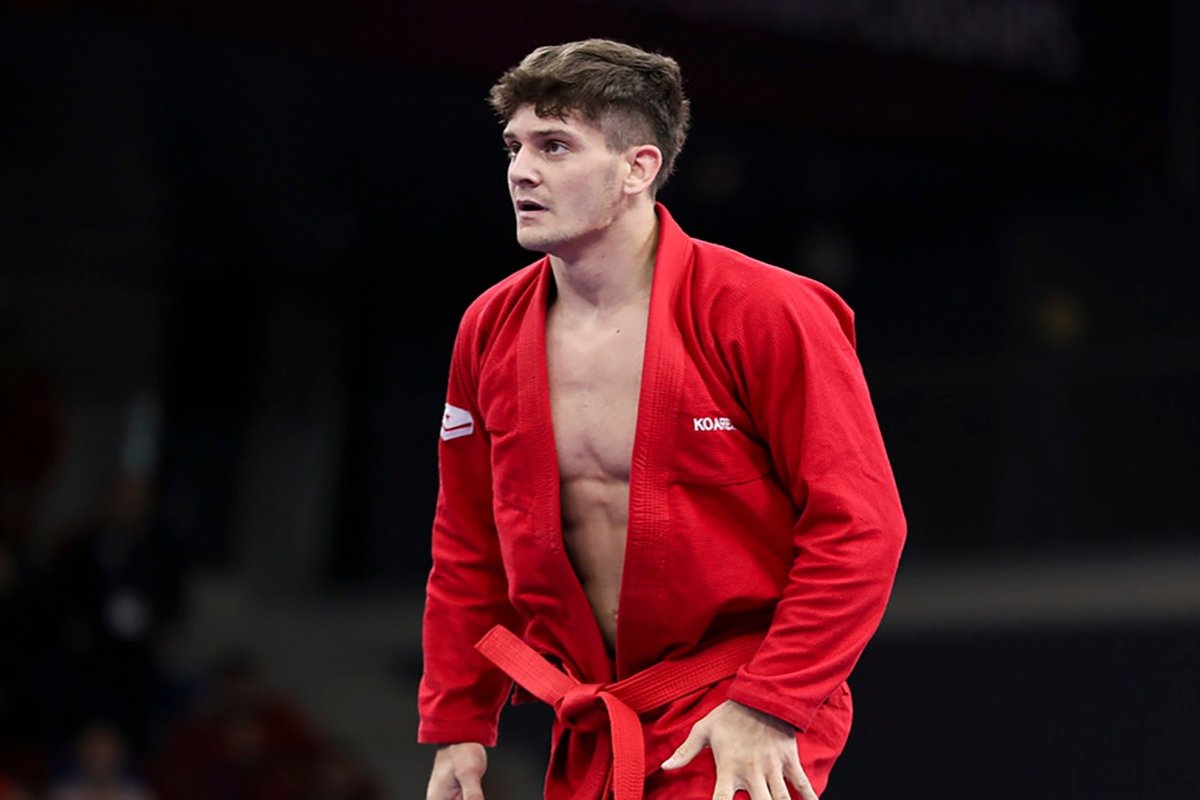 El español Iker Cámara, galardonado como triple campeón mundial de grappling GI