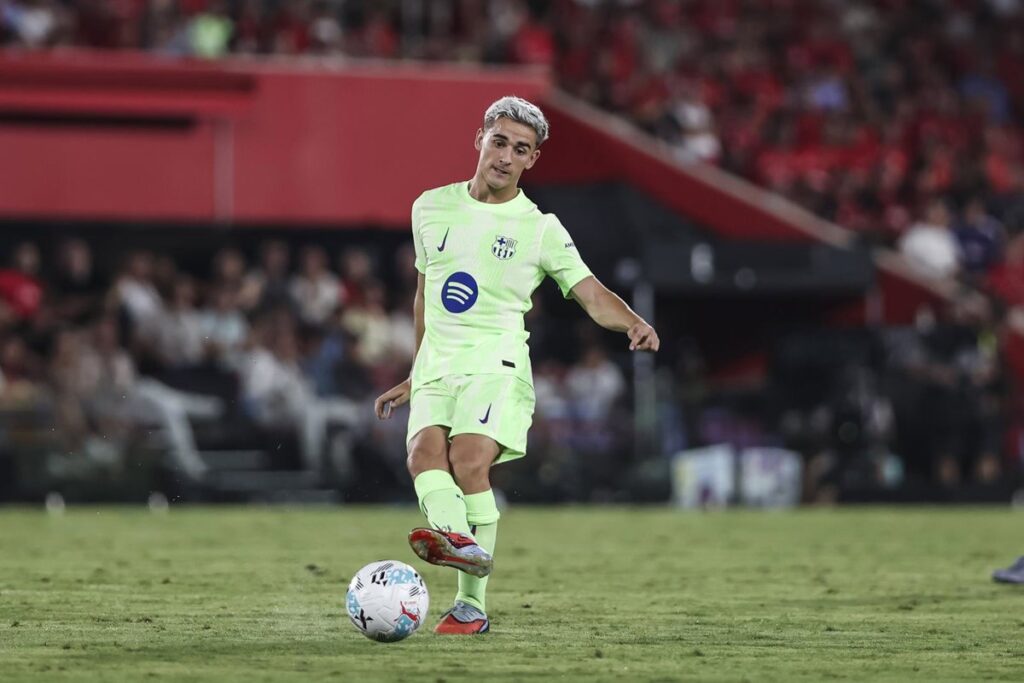 Gavi se pierde el partido en Vallecas y es convocado a la selección por molestias en la rodilla derecha.
