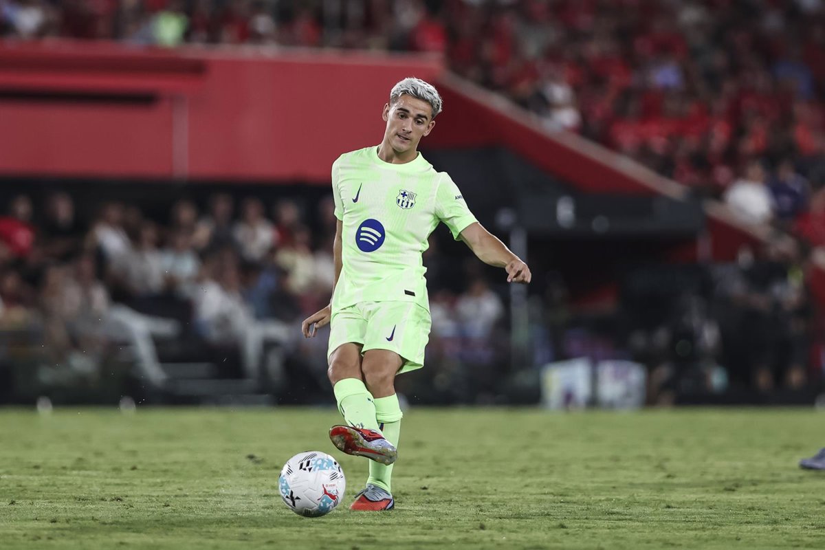 Gavi se pierde el partido en Vallecas y es convocado a la selección por molestias en la rodilla derecha.