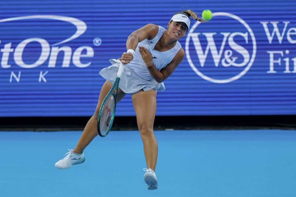 Jéssica Bouzas sufre una derrota en su debut en Monterrey