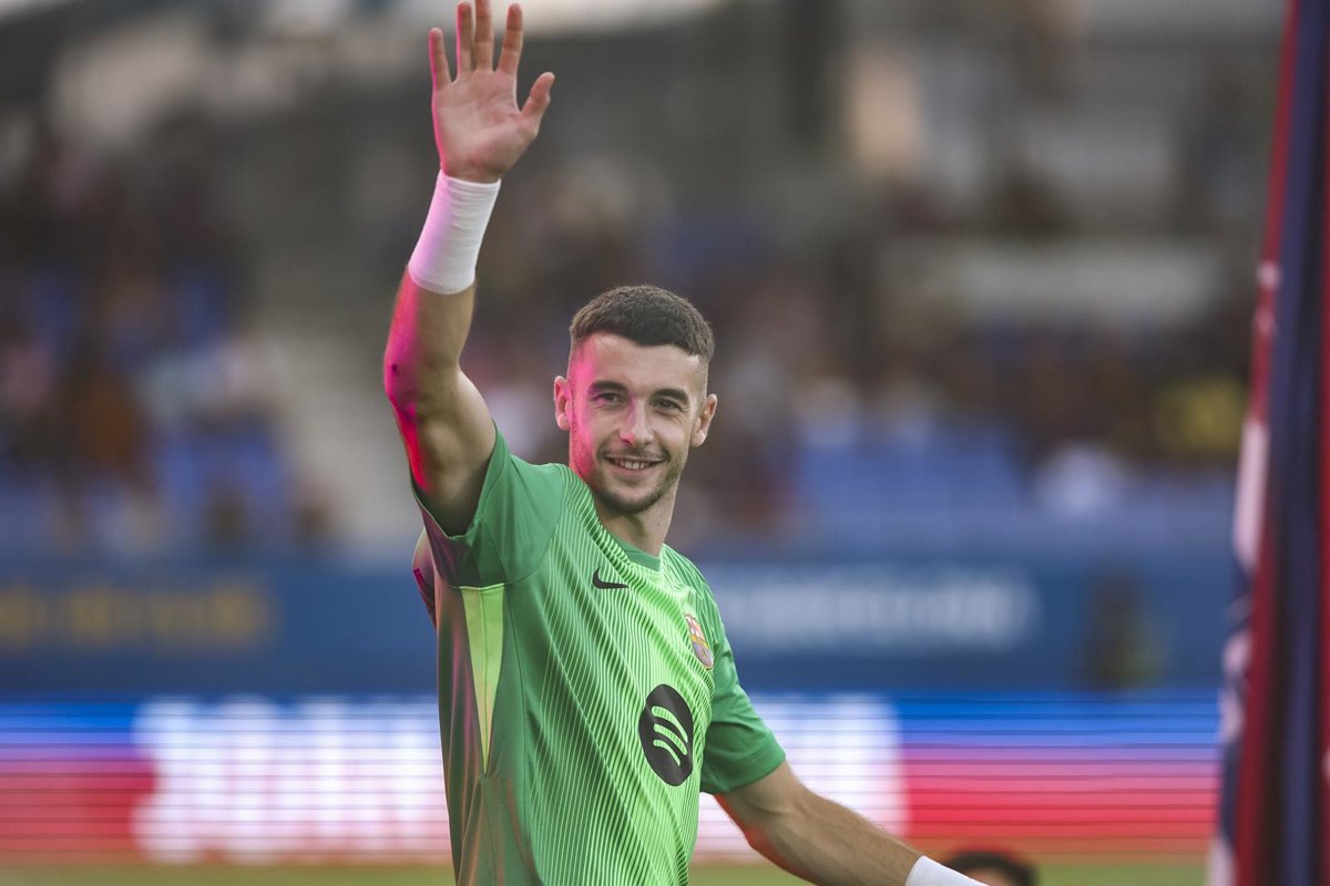 Joan García se une a LaLiga con el número '13' en su camiseta