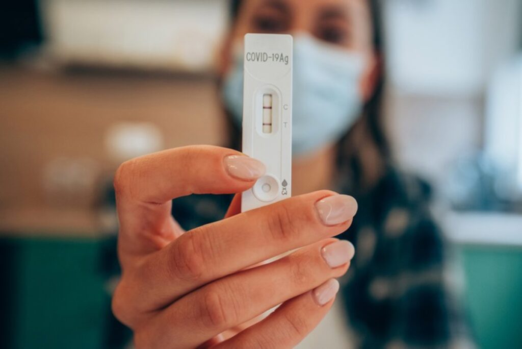 La OMS recomienda evitar el uso de antibióticos empíricos en casos de Covid con baja sospecha de coinfección bacteriana.