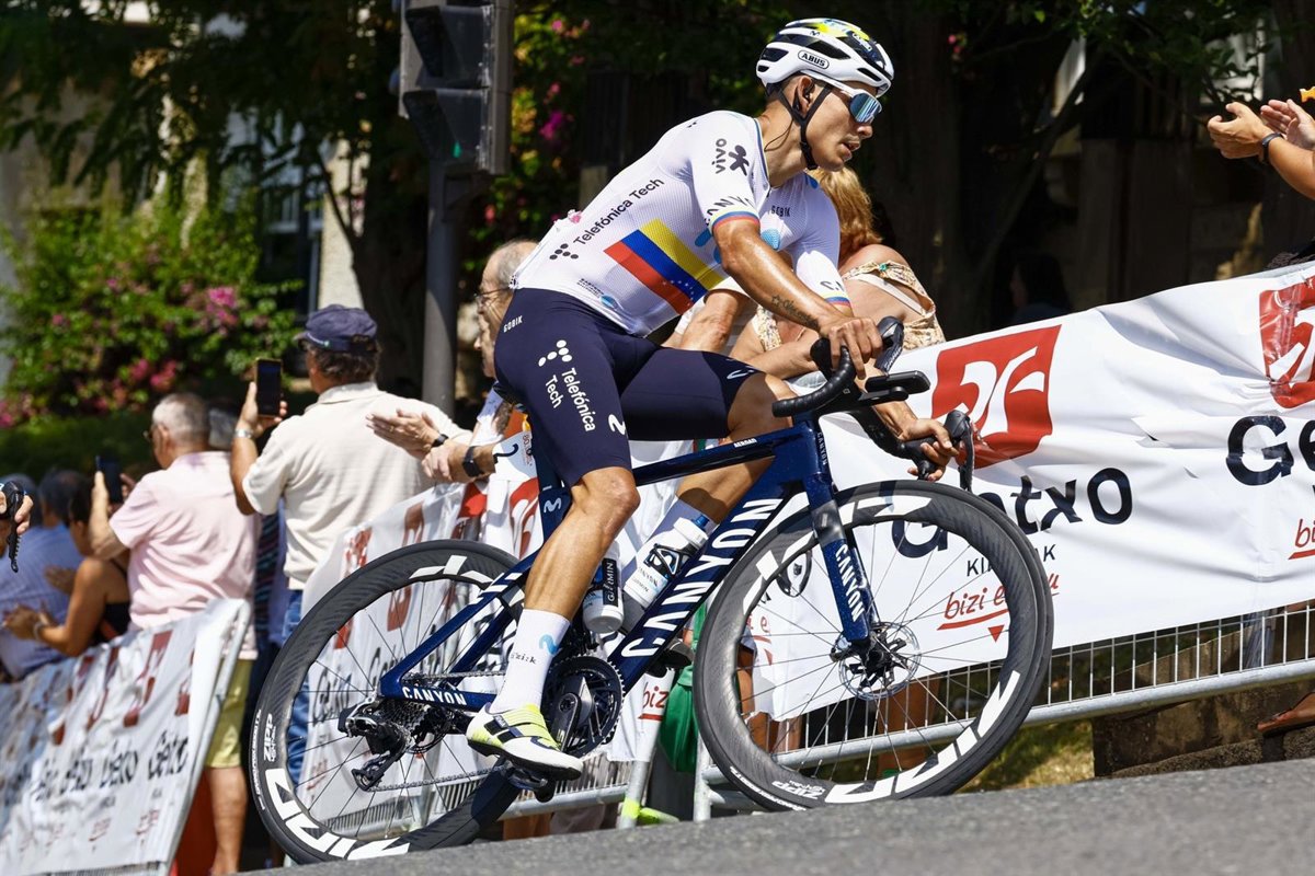 Movistar revela su equipo para La Vuelta, a pesar de la ausencia de Enric Mas y con un sólido bloque.