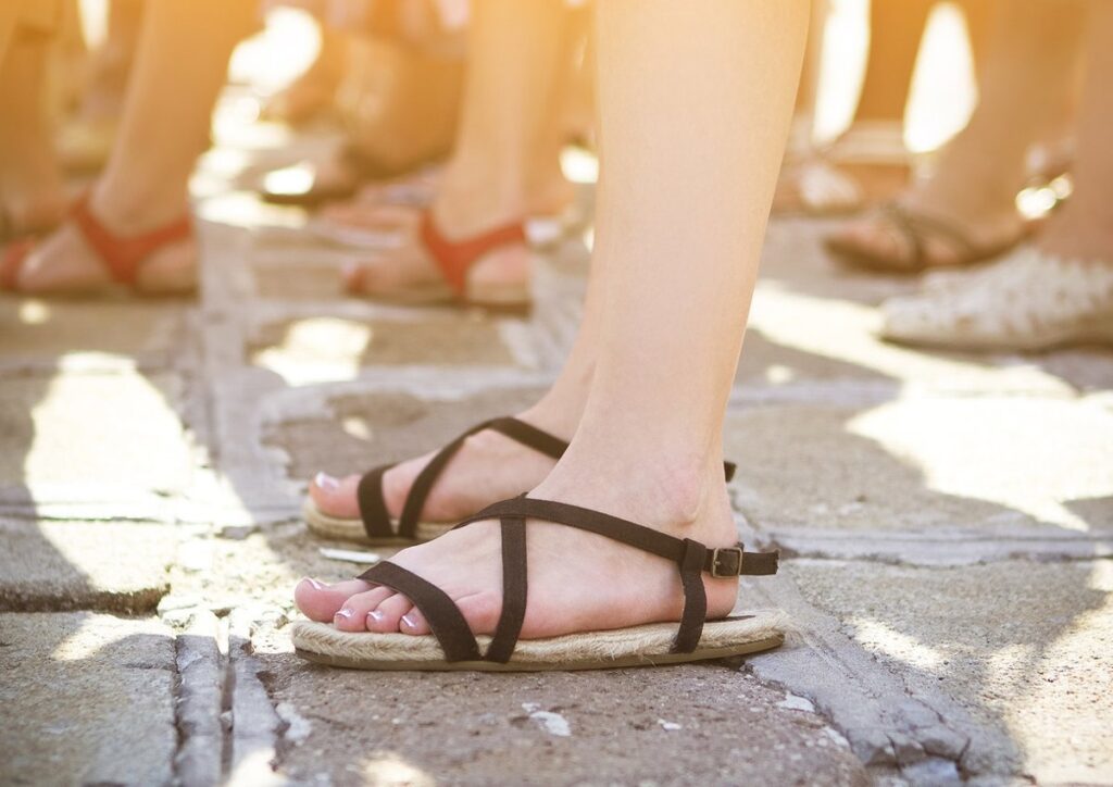 Todo lo que necesitas saber sobre chanclas y sandalias