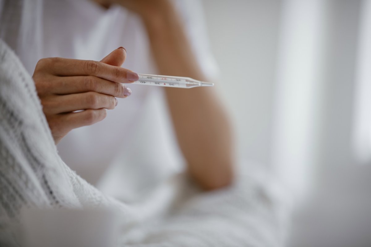 ¿Regresaste de unas vacaciones en un país con riesgo sanitario? Aquí están los síntomas que debes monitorear.