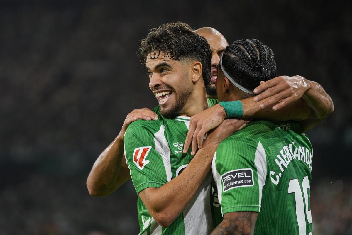 Abde impulsa al Betis en la Liga frente a una Real afectada.