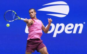 Alcaraz cierra el capítulo con Djokovic y avanza a la final del US Open