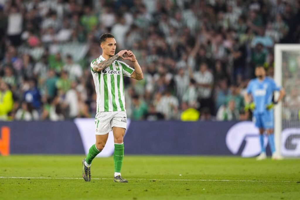 Antony regresa al Betis con contrato hasta 2030