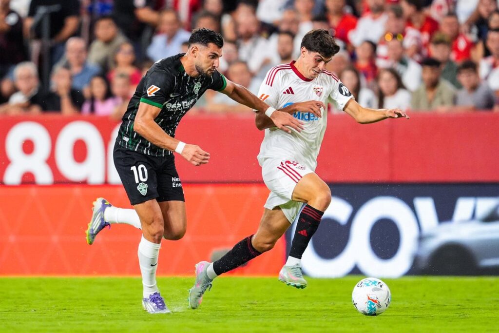 El Sevilla responde a tiempo frente al invicto Elche