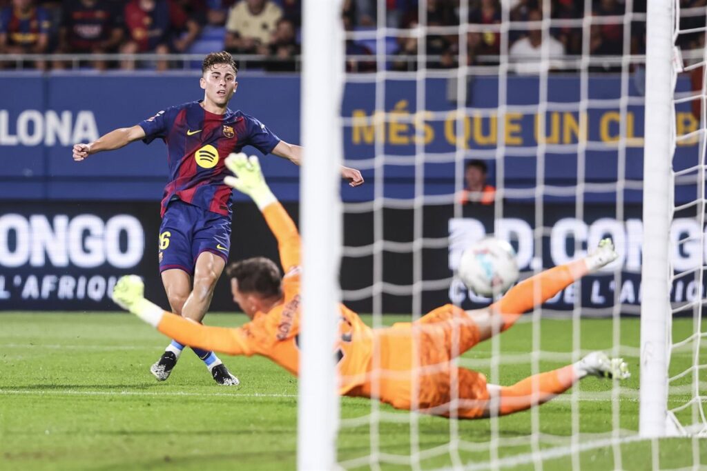 Fermín, Raphinha y Lewandowski brillan con sus dobletes ante un débil Valencia