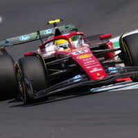 Hamilton encabeza el doblete de Ferrari, superando a Sainz en los libres de Monza