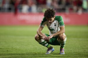 La Cultural Leonesa sorprende al líder Racing de Santander con sus goles
