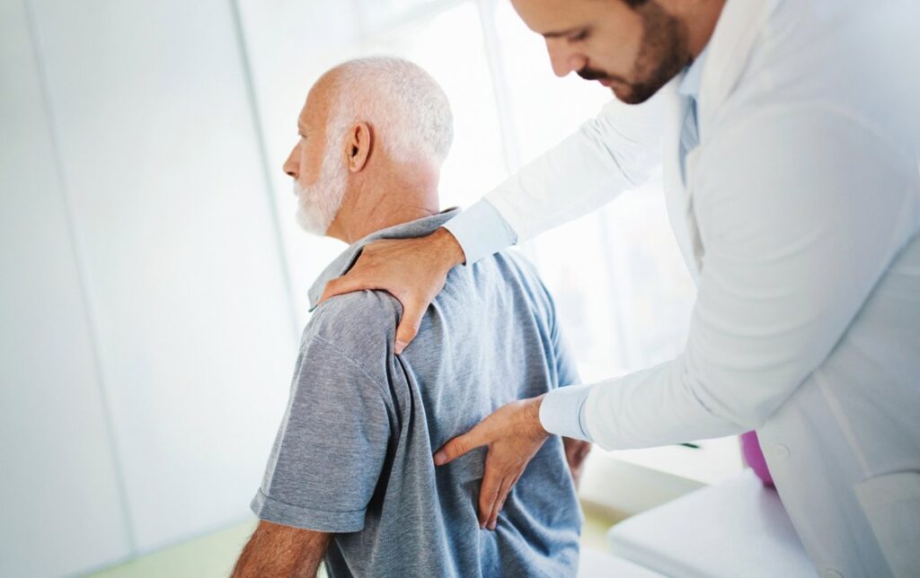 La OMS advierte sobre los riesgos de la dependencia de Europa en médicos y enfermeras formados en el extranjero.