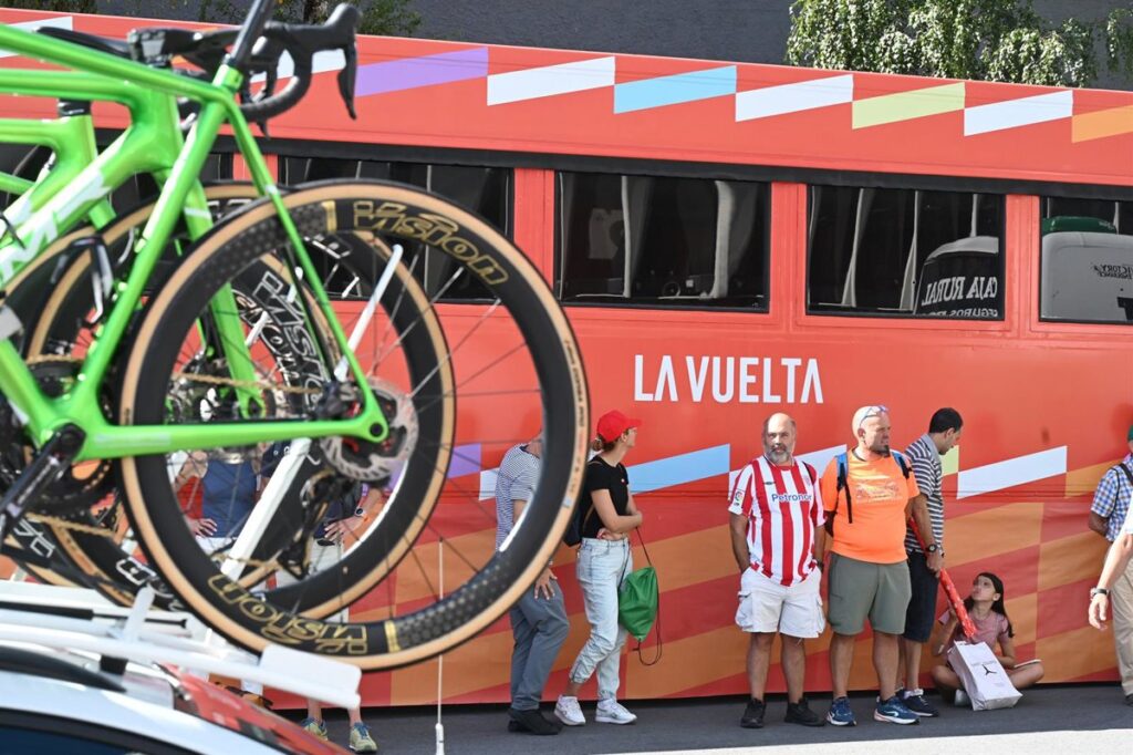 La Vuelta "no puede aceptar acciones que amenacen la seguridad física"