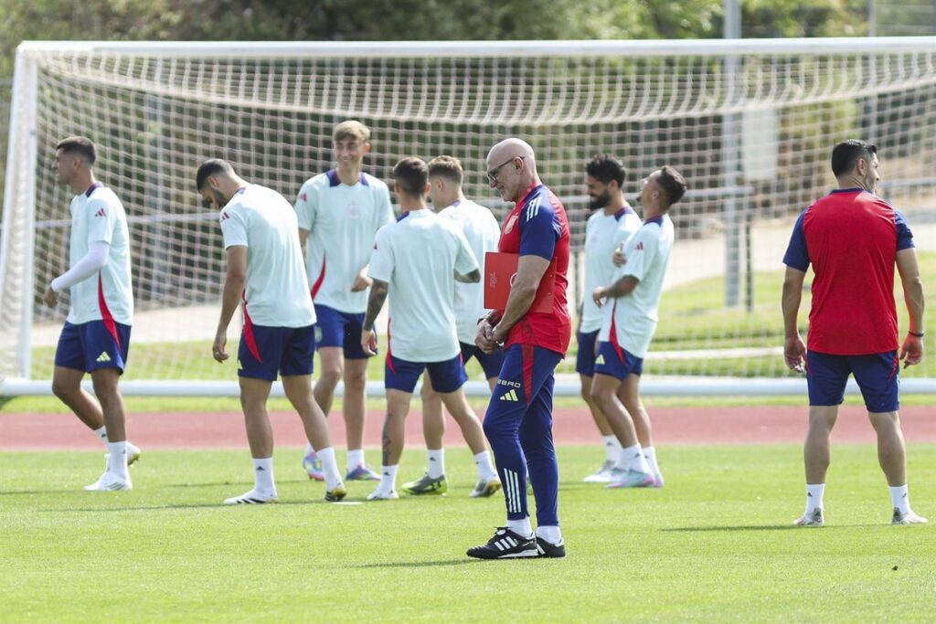 La selección se reúne este lunes para los partidos contra Bulgaria y Turquía.