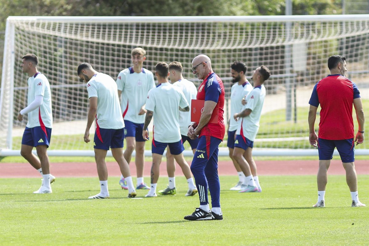 La selección se reúne este lunes para los partidos contra Bulgaria y Turquía.
