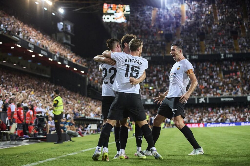 Valencia supera a un Athletic que no encuentra el gol, y Sevilla celebra con Alexis Sánchez.